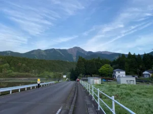 正面に聳えるのが天子ヶ岳山頂（と思う…）