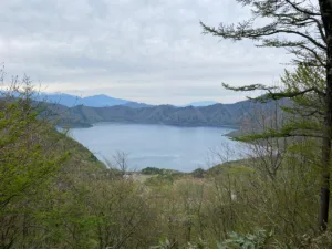 眼下に広がる本栖湖