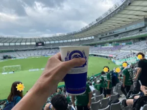 2杯目の生ビールはU13の前座試合にカンパイ！