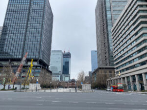 東京マラソンのゴールから眺めるJR東京駅