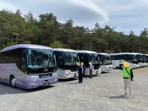 バスでスタート地点の富士山こどもの国へ