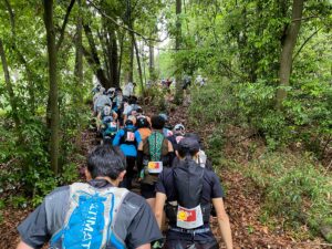 スタート直後のトレイルの登り