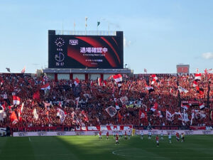 VAR確認後、DF谷口選手退場！