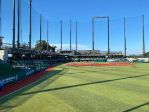パパ隊長はコンコースを歩いてスタジアムを一周