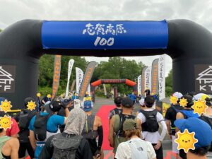 スタートゲートから5m程の好位置を確保!