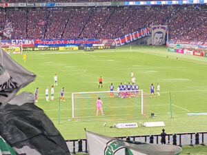 前半4分にも、ペナルティエリア手前でFK