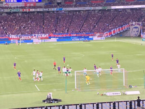 逆にカウンターに遭うもゴールを死守！