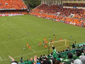 エスパルスゴールに迫るヴェルディ攻撃陣