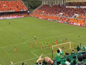 MF齋藤選手がクロス→MF深澤選手のヘディングシュート