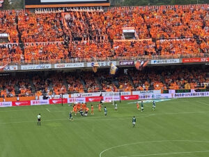 FW染野選手のFKは、枠を捉えることが出来ない…