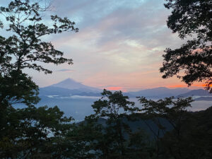 雲海に浮かぶ富士山